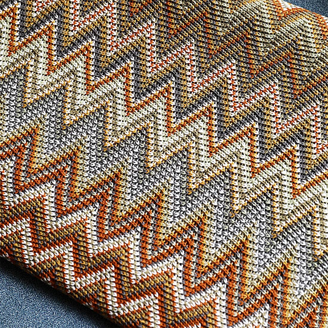 Zigzag Soft Boho Throw Blanket with Tassels: Red